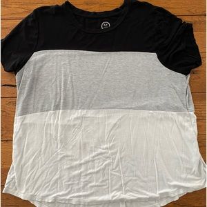 Short sleeve tee
